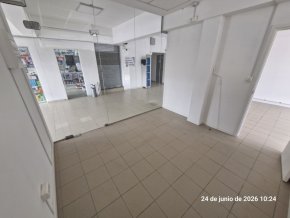 Local comercial en Av. Giannattasio y Márquez Castro – 43 m² con 2 oficinas con AA — foto 8 de 9